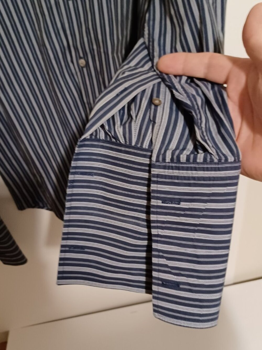 Banana Republic Button Up Dress Shirt Blue Gray White Pinstripe 15-15 1/2 Med - Picture 2 of 5